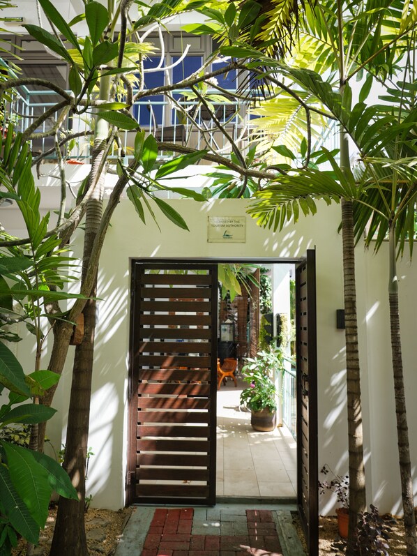 Exterior detail - Villa Alizée: Where every sunrise opens the door to Mauritius (Baie du Tombeau)