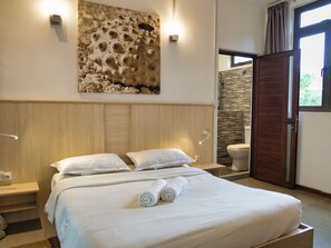 4 habitaciones, tabla de planchar con plancha, wifi y ropa de cama