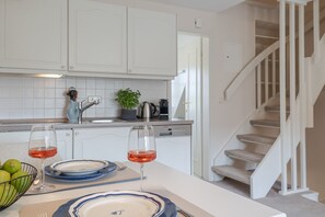 Fridge, dishwasher, coffee/tea maker, electric kettle