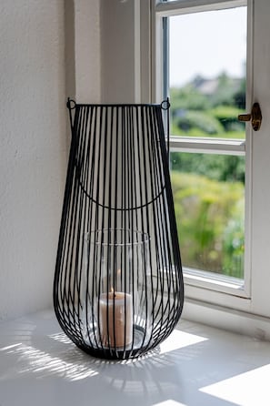 Unclassified image, 4 of 38, button