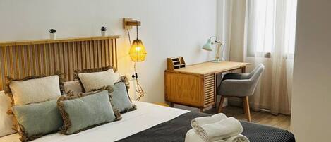 2 chambres, fer et planche Ă repasser