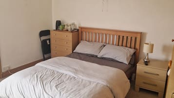 Iron/ironing board, WiFi, bed sheets