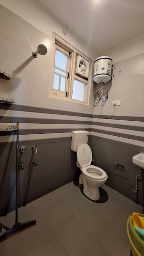 Deluxe Room | Bathroom