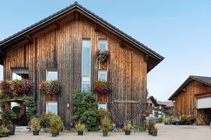 Exterior - Room 'Zirbengeist' with Mountain View, Shared Garden and Wi-Fi (Sibratsgfäll)