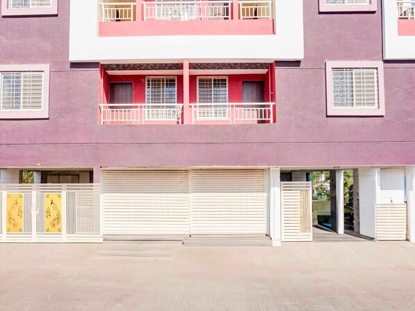 House | Meja sambut tetamu