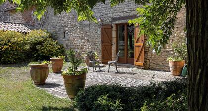 Mas Combefa, a haven of serenity between history and nature.