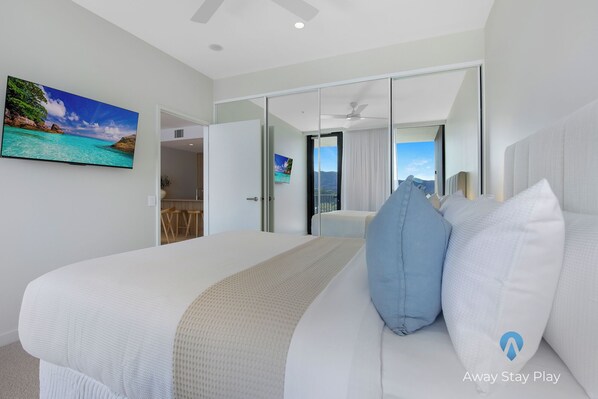 1 bedroom, iron/ironing board, internet, bed sheets - 708 on CODA – Modern 1BR Apartment with Balcony & City Views (Coffs Harbour)