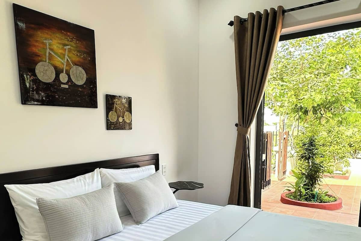Deluxe Apartment, Garden View | Desk, free WiFi