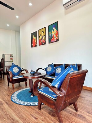 Family Villa, Pool View | Living area