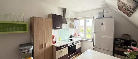 Micro-ondes, four, plaque de cuisson, lave-vaisselle