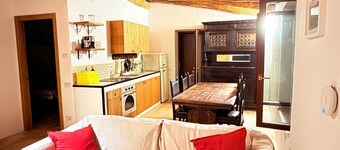 The Three barnyards - La Mora. Isolated, quiet, nature. Top in 4 seasons