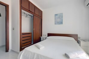 7 bedrooms, iron/ironing board, WiFi, bed sheets