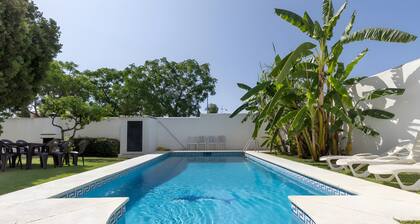 Villa 'Guadiaro' with Mountain View, Wi-Fi and Air Conditioning