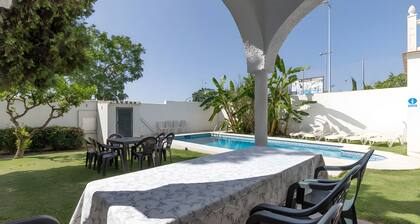 Villa 'Guadiaro' with Mountain View, Wi-Fi and Air Conditioning