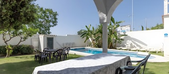 Villa 'Guadiaro' with Mountain View, Wi-Fi and Air Conditioning