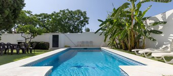 Villa 'Guadiaro' with Mountain View, Wi-Fi and Air Conditioning