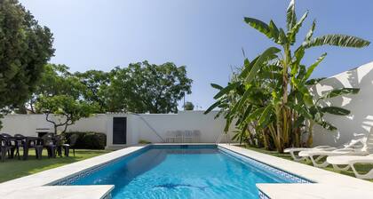 Villa 'Guadiaro' avec vue sur la montagne, Wi-Fi et climatisation