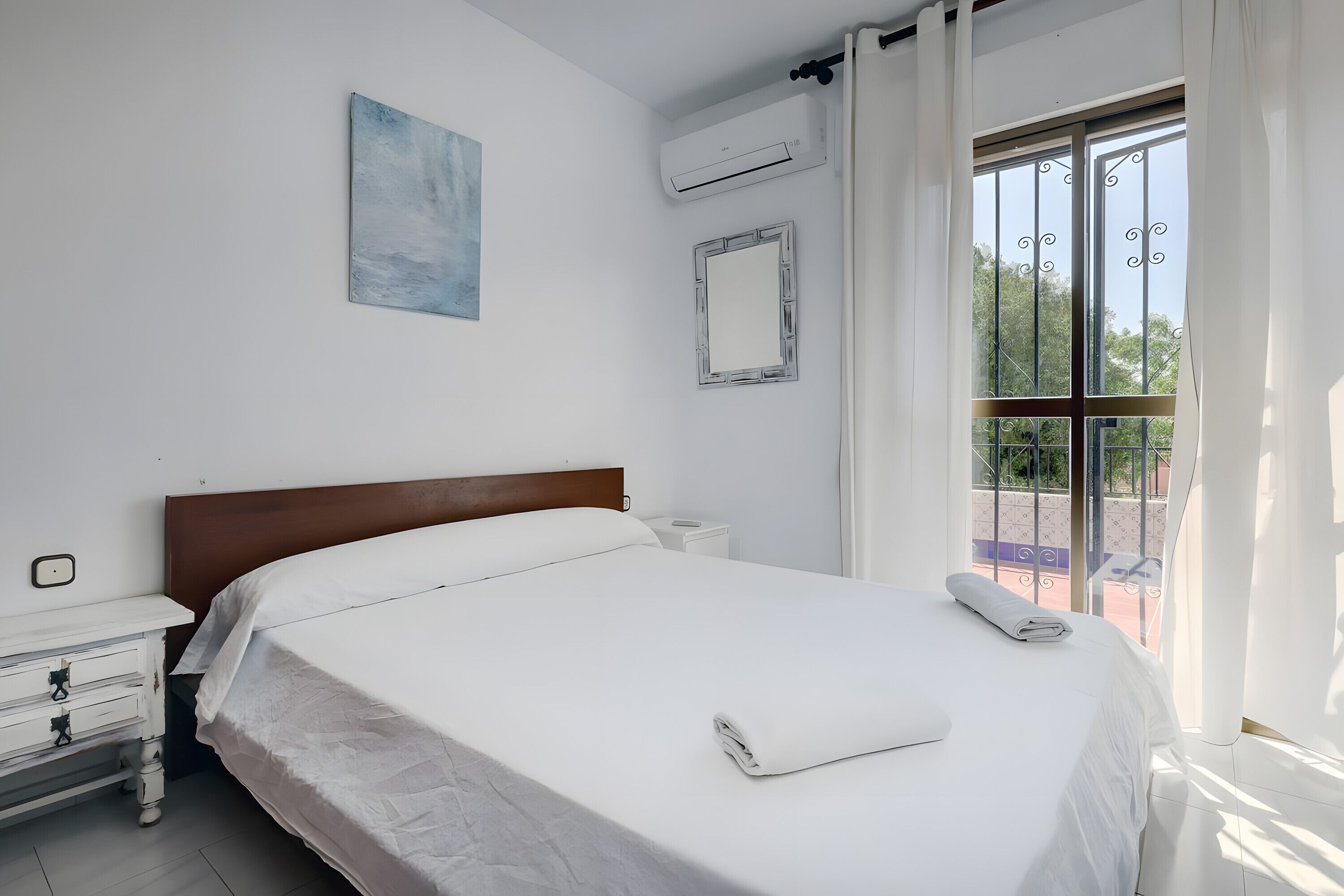 7 habitaciones, tabla de planchar con plancha, wifi y ropa de cama 