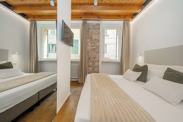 Room | Free WiFi