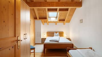 2 bedrooms, WiFi, bed sheets