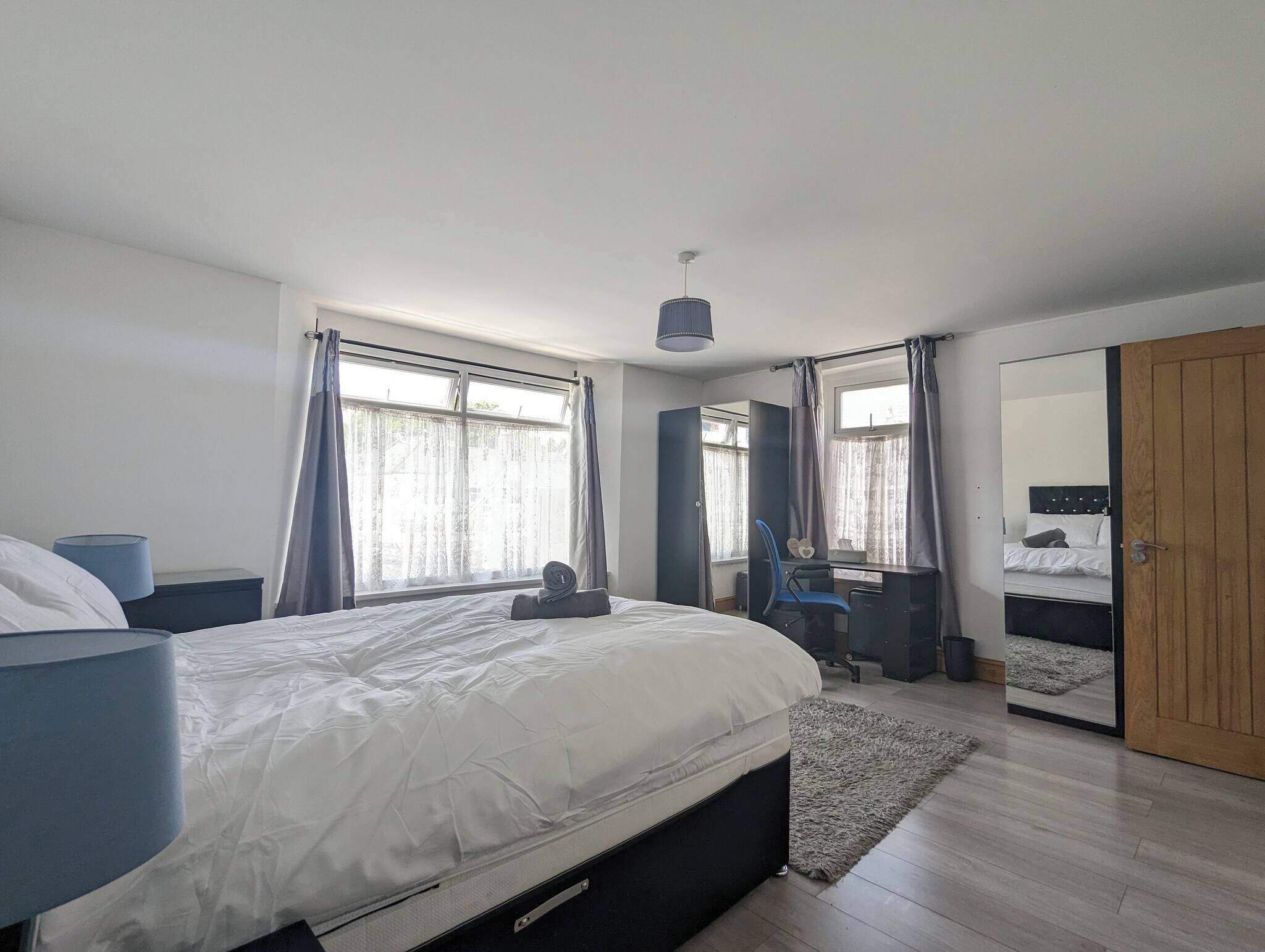 6 bedrooms, iron/ironing board, Internet, bed sheets