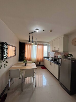 Fridge, microwave, stovetop, toaster