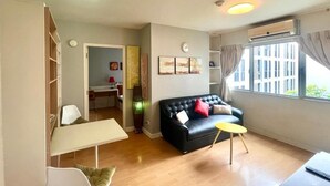 TV - 1BR Condo 5 Min to BTS 1000Mbps Fiber Wi-Fi great location (Krung Thep Maha Nakhon)