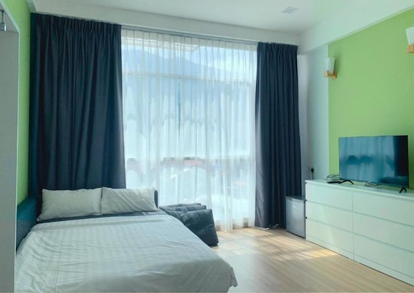 Deluxe Suite | Desk, laptop workspace, iron/ironing board, free WiFi