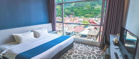 Double Room, 1 King Bed | Desk, laptop workspace, iron/ironing board, free WiFi