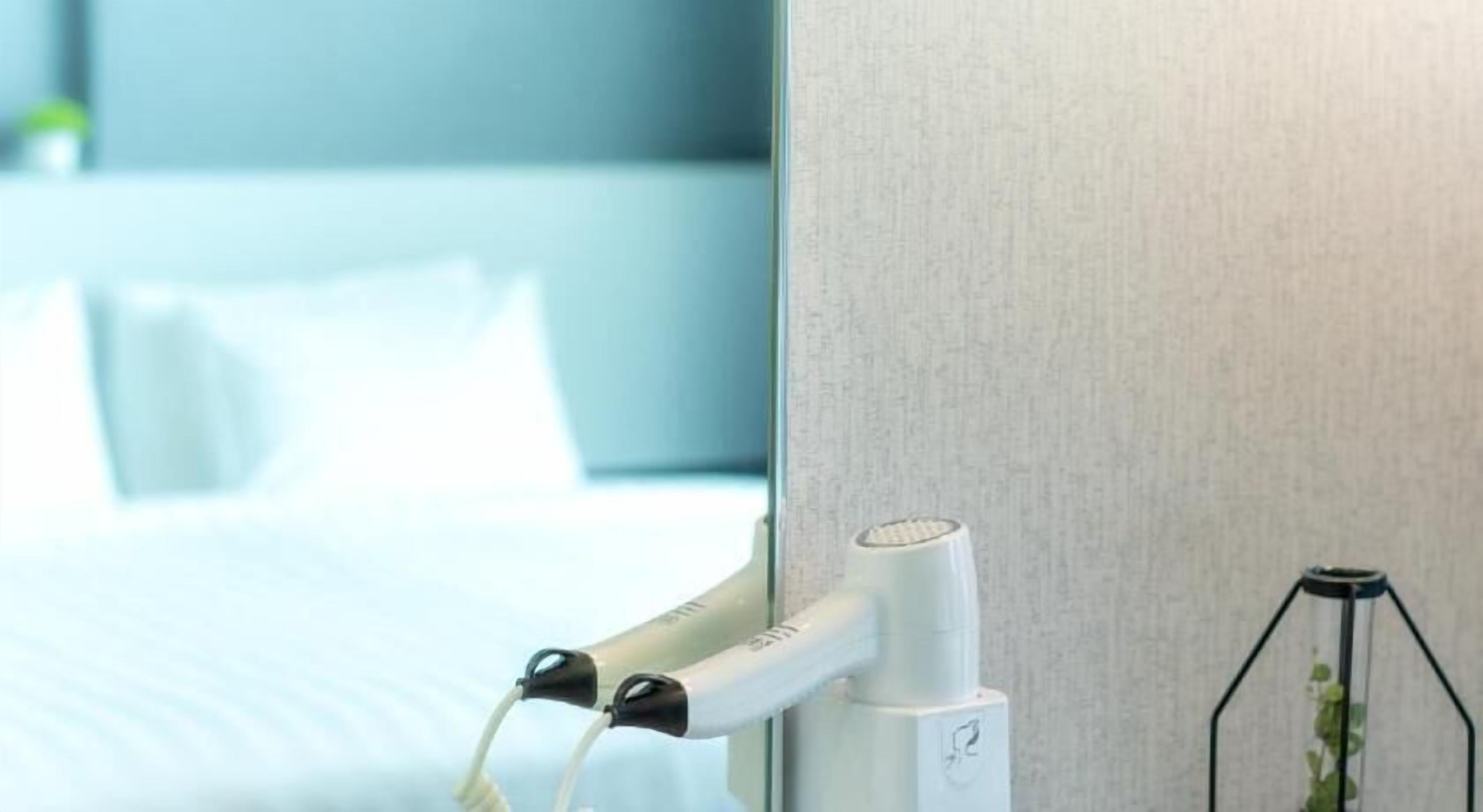 Desk, laptop workspace, iron/ironing board, free WiFi