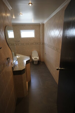 淋浴设施、按摩浴缸