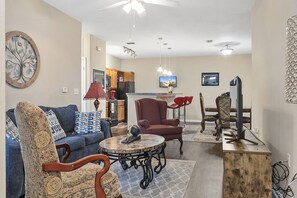TV - Huntsville Mid-City Serenity Oasis - Private Apartment in Gated Community (Huntsville)