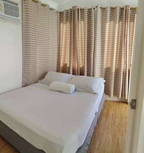 3 habitaciones, tabla de planchar con plancha, internet y ropa de cama 