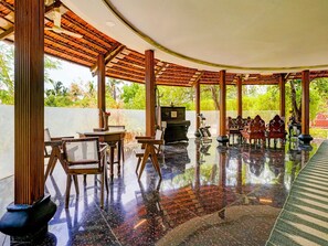 House | Outdoor dining