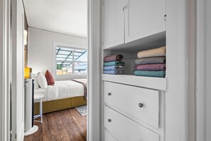 4 bedrooms, desk, iron/ironing board, free WiFi