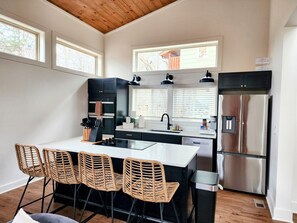 冰箱、微波炉、烤箱、炉灶