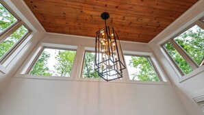 A room with a wooden ceiling, skylights, and a hanging light fixture. - Under 1 mile to Dollywd, 5 mins Pkwy - 2 Kings/2 BA - Small fam or couples (Pigeon Forge)