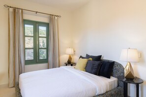 2 عدّة غرف نوم وملاءات أسرّة