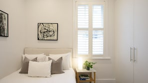 3 bedrooms, desk, iron/ironing board, travel crib - Breezy Coast, Coogee IH (Coogee)