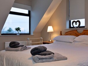 3 室のベッドルーム、アイロン / アイロン台、WiFi (無料)、ベッドシーツ