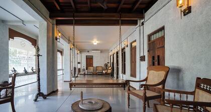 Charming 4 - Bedroom Airconditioned Bungalow near Cherai Beach at North Paravur