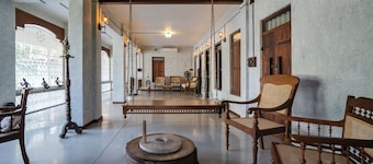 Charming 4 - Bedroom Airconditioned Bungalow near Cherai Beach at North Paravur
