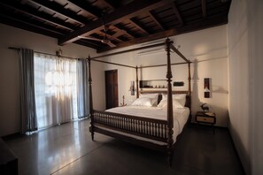 4 bedrooms, iron/ironing board, free WiFi, bed sheets