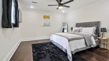 3 bedrooms, iron/ironing board, free WiFi, bed sheets