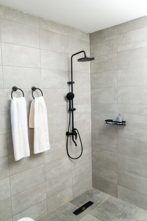 Superior Suite, Sea View | Bathroom