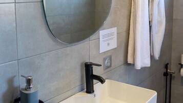 Comfort Double Room | Bathroom | Shower, towels, soap, shampoo