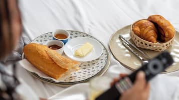 Comfort Double Room | In-room dining