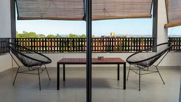 Habitación doble Confort, piso ejecutivo | Caja de seguridad en la habitación y escritorio