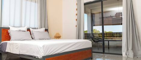 Comfort Double Room, Executive Level | In-room safe, desk, laptop workspace, blackout drapes