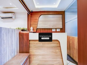 Hus | Reception